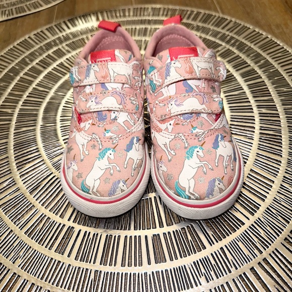 Unicorn Vans - Picture 1 of 6